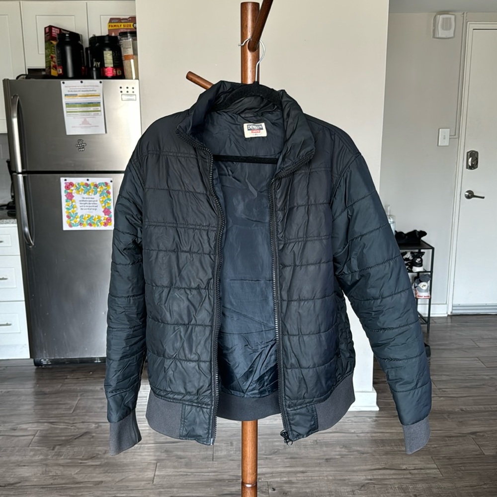 Black Levi’s puffer jacket